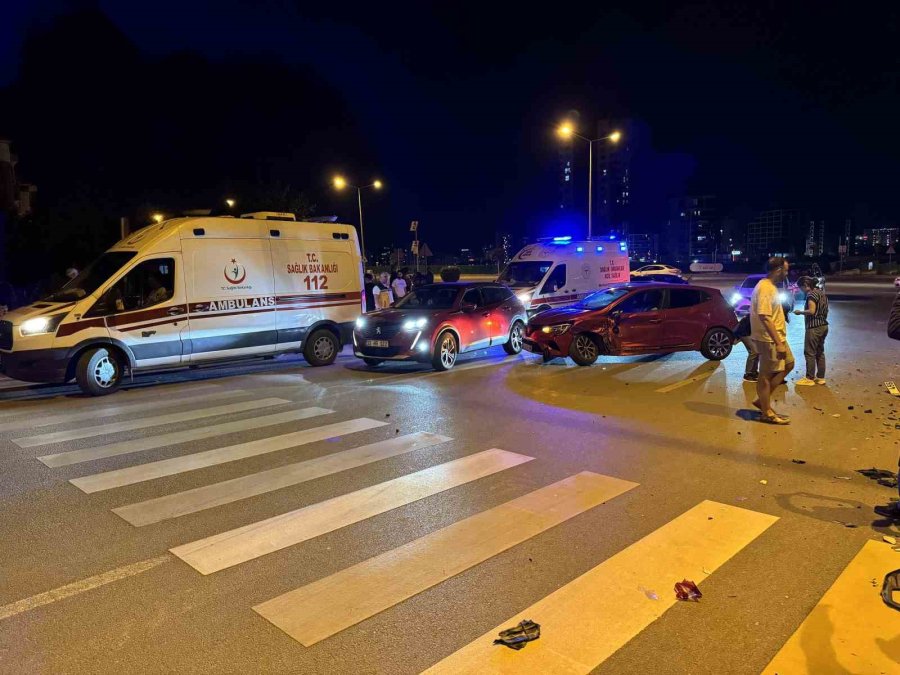 Mersin’de İki Otomobil Çarpıştı: 5 Yaralı