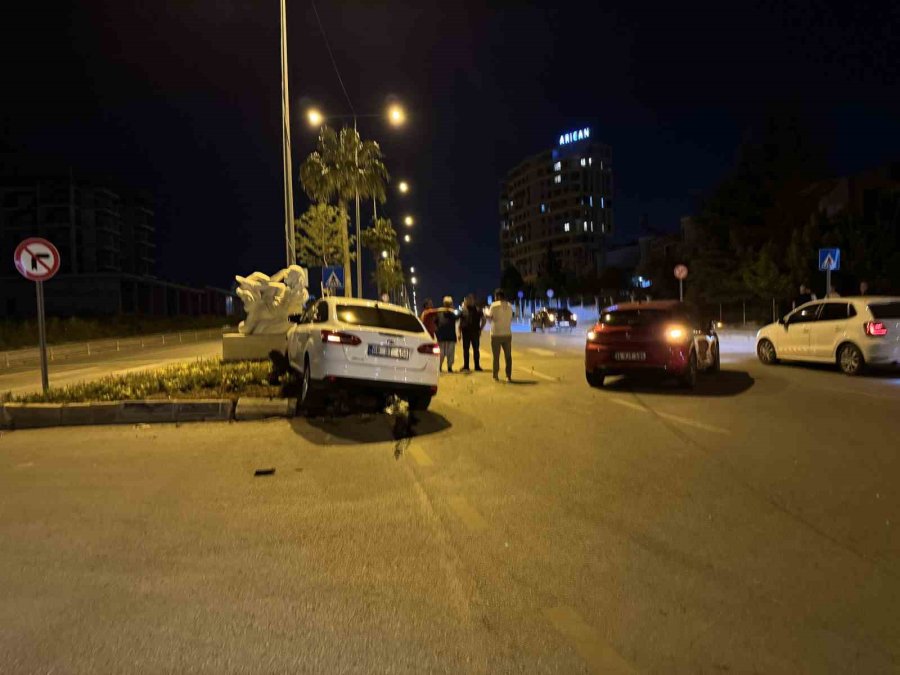 Mersin’de İki Otomobil Çarpıştı: 5 Yaralı