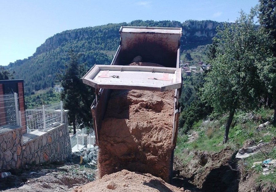 Toroslar’da Yollar Bakımdan Geçiriliyor