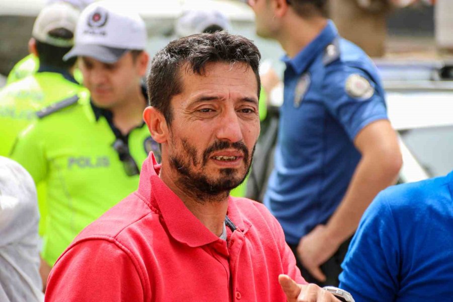 Otomobilin Çarptığı Genç Metrelerce Havaya Uçtu