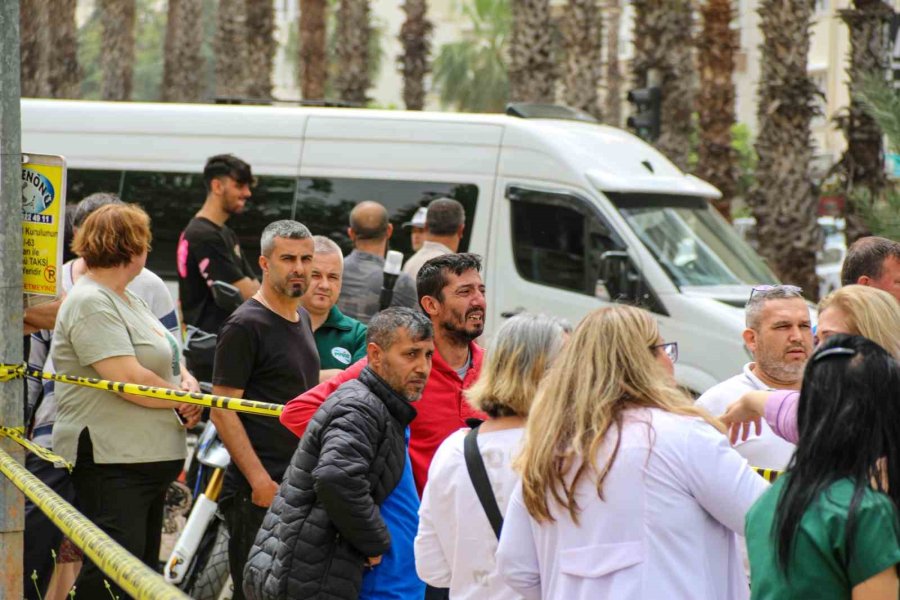 Otomobilin Çarptığı Genç Metrelerce Havaya Uçtu