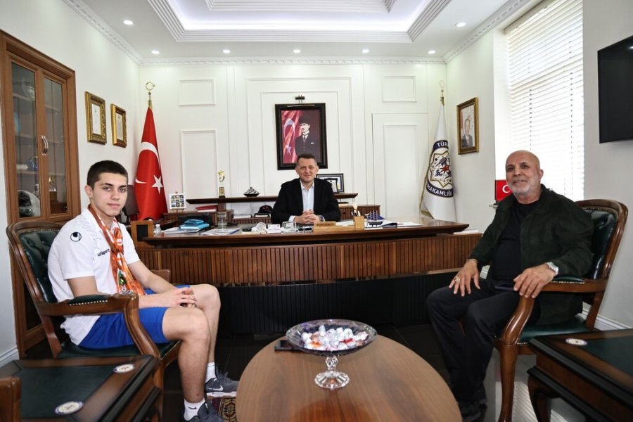 Eskrimci Doruk Erolçevik: “şampiyon Olmak Çok Değişik Bir Duygu”