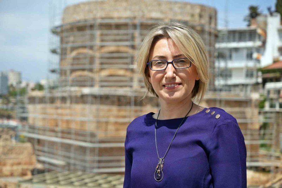 Antalya’da Deniz Manzaralı 3 Bin 500 Yıllık 800 Metre Uzunluğunda Sütunlu Cadde Keşfedildi