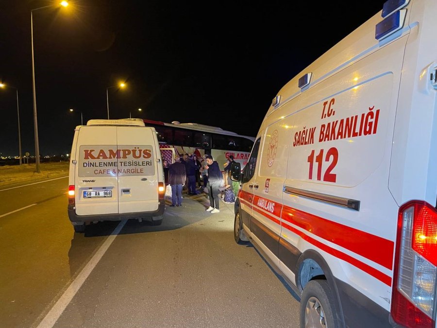 Aksaray’da Kontrolden Çıkan Otobüs Bahçe Duvarına Çarptı: 8 Yaralı