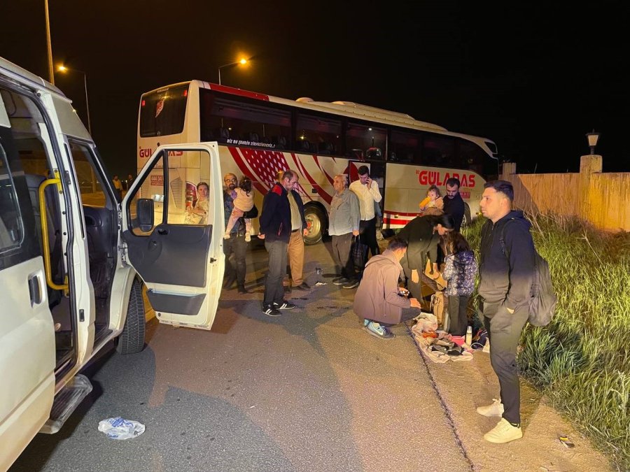 Aksaray’da Kontrolden Çıkan Otobüs Bahçe Duvarına Çarptı: 8 Yaralı