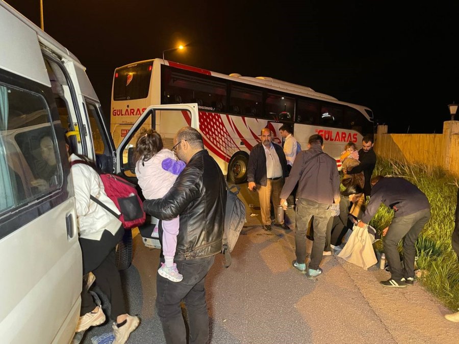 Aksaray’da Kontrolden Çıkan Otobüs Bahçe Duvarına Çarptı: 8 Yaralı