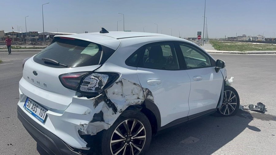 Aksaray’da Tır İle Çarpışan Otomobil Hurdaya Döndü: 1 Yaralı