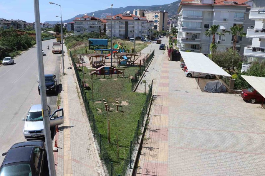 Alanya Belediyesinden Oba Mahallesi’ne Yeni Çocuk Parkı