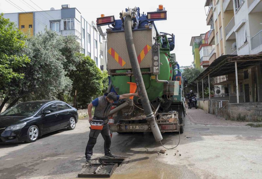 Antalya’da Meteoroloji Uyardı, Ekipler Teyakkuza Geçti