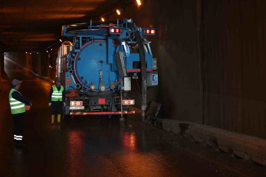 Antalya’da Meteoroloji Uyardı, Ekipler Teyakkuza Geçti