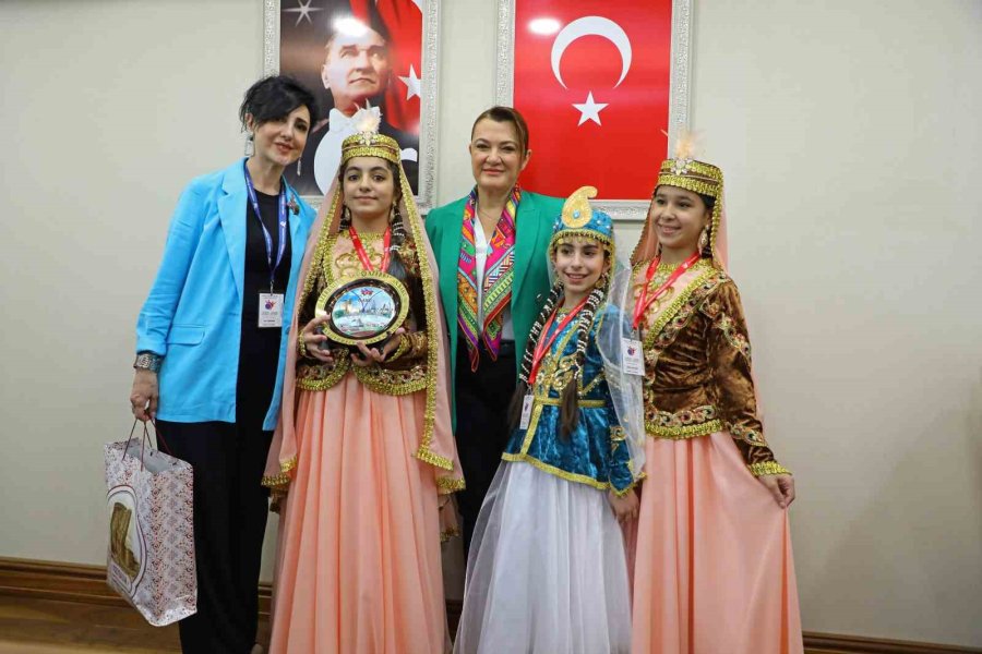 Dünya Çocukları Antalya Büyükşehir Belediyesi’nde