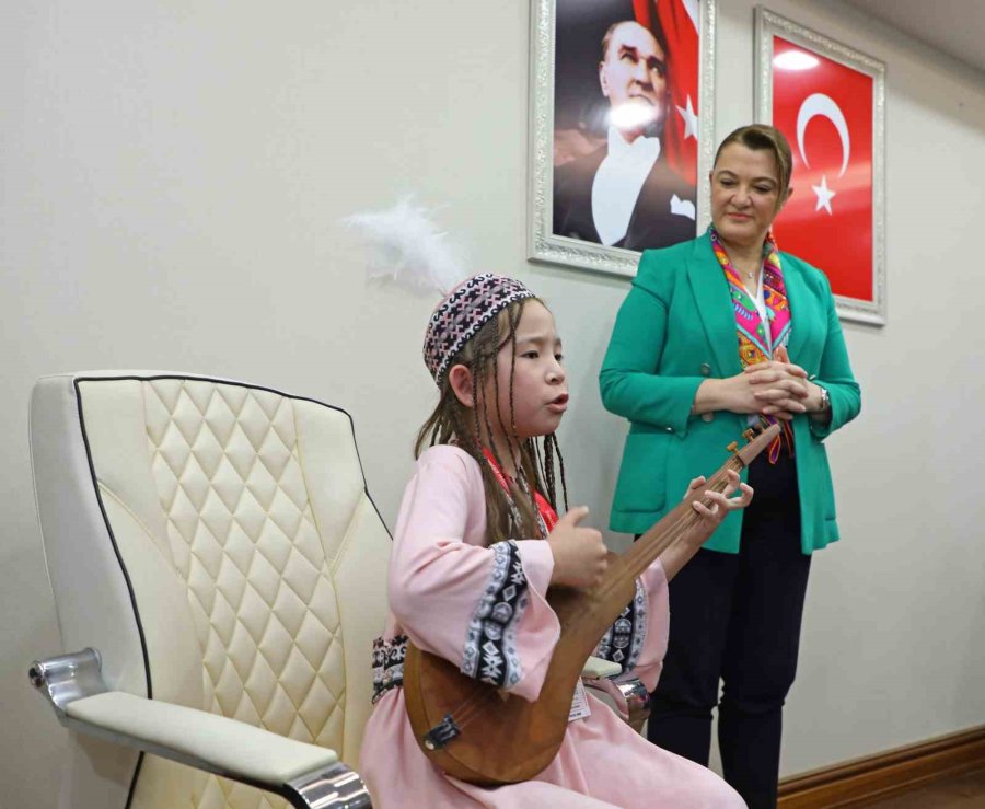 Dünya Çocukları Antalya Büyükşehir Belediyesi’nde