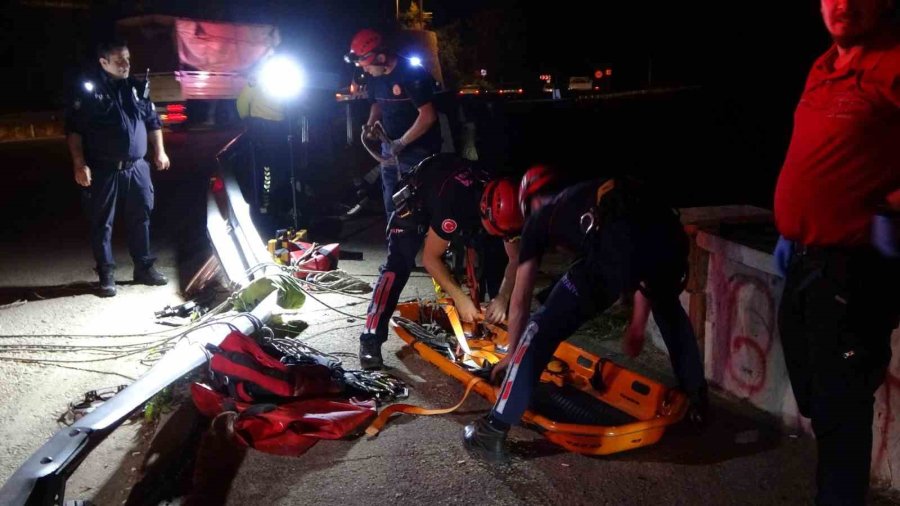 15 Metrelik Uçurumdan Uçtular, Hayatlarını Ağaç Kurtardı