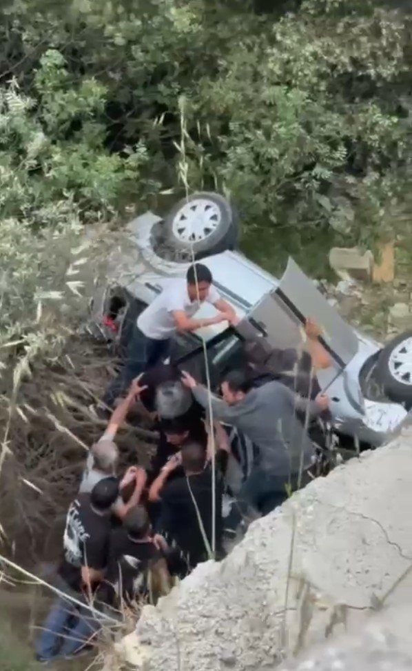 15 Metrelik Uçurumdan Uçtular, Hayatlarını Ağaç Kurtardı