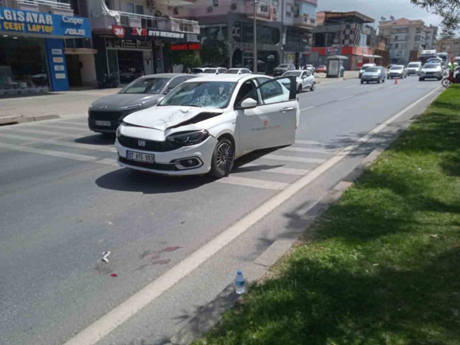 Yaya Geçidinde Hızla Çarptığı Yaşlı Adamı Metrelerce Savurdu
