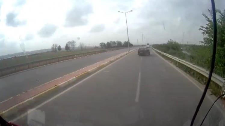 Seyir Halindeki Tofaş Otomobilin Tekeri Çıktı, O Anlar Kameraya Yansıdı