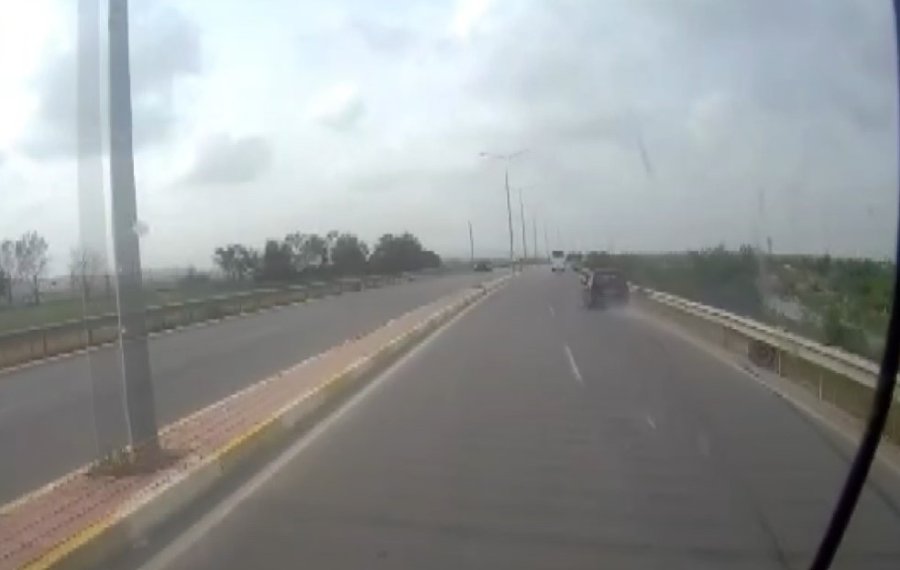 Seyir Halindeki Tofaş Otomobilin Tekeri Çıktı, O Anlar Kameraya Yansıdı