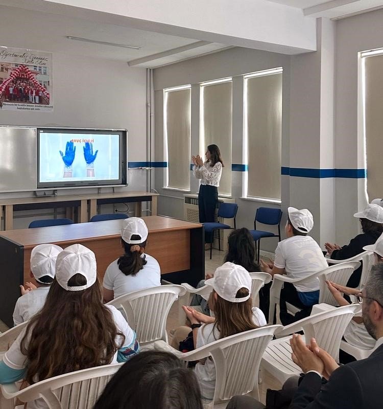 Okullarda Temel Hijyen Konusunda Eğitim