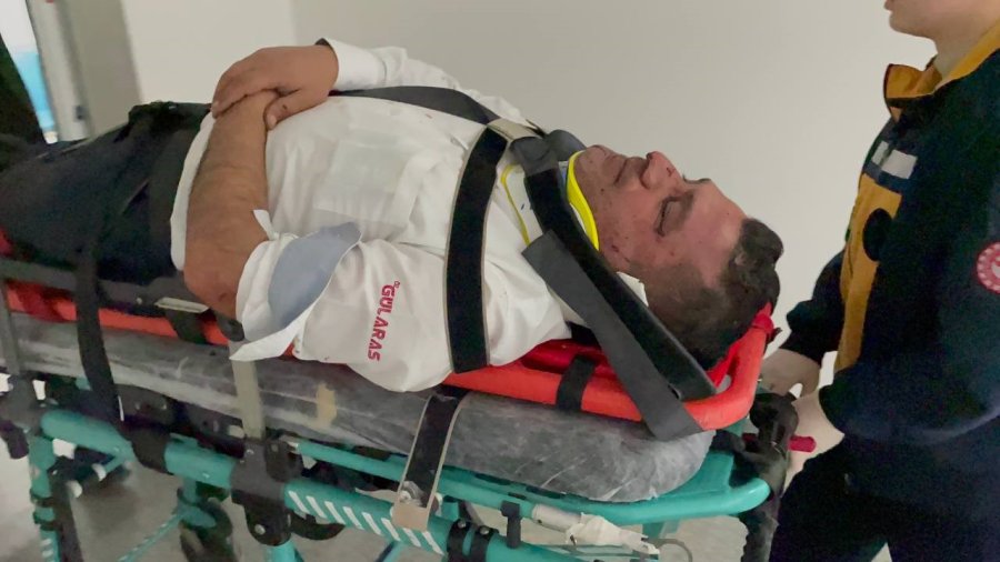 Aksaray’da Kontrolden Çıkan Otobüs Bahçe Duvarına Çarptı: 8 Yaralı