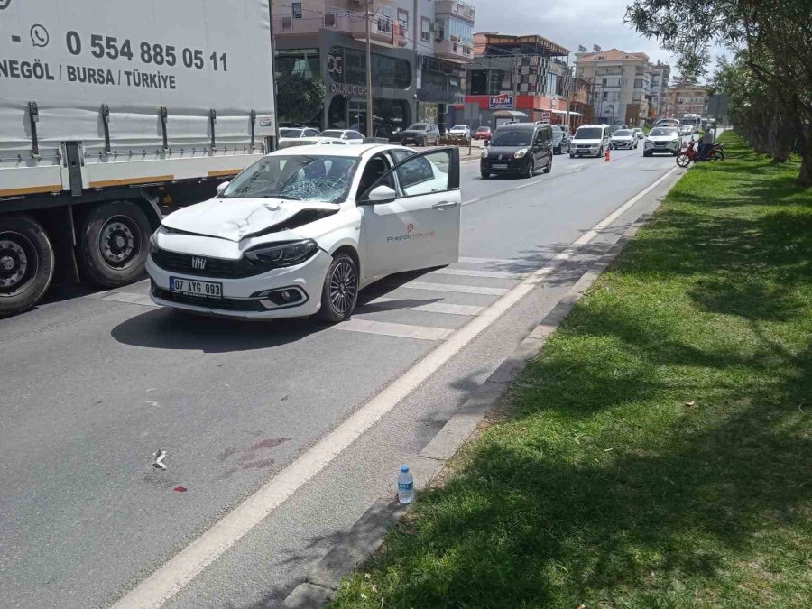 Yaya Geçidinde Hızla Çarptığı Yaşlı Adamı Metrelerce Savurdu