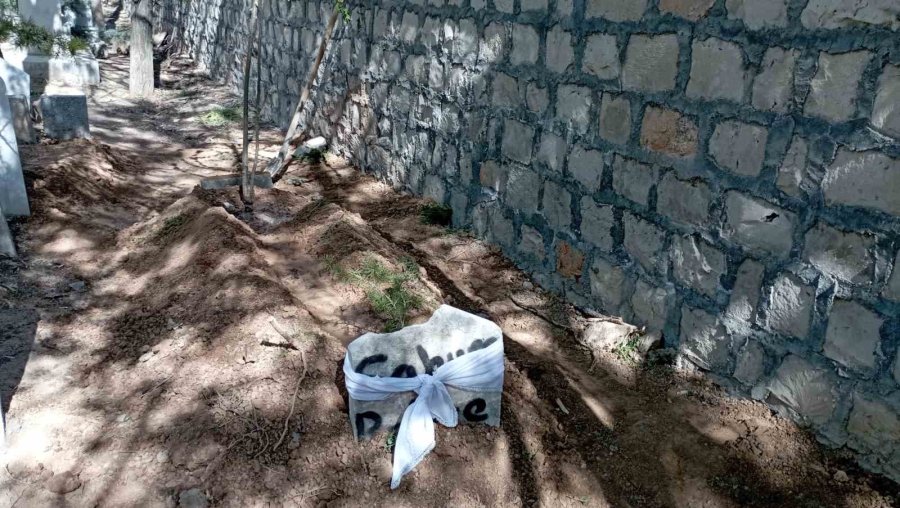 Torunu Tarafından Öldürülen Anneanne Son Yolculuğuna Uğurlandı