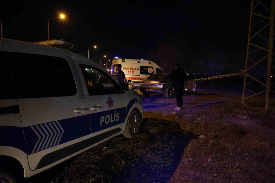 Araç İçerisinde Göğsünden Vurulmuş Halde Ölü Bulundu
