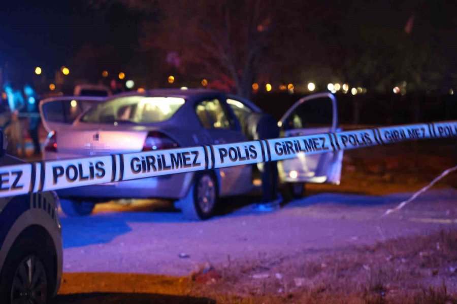 Araç İçerisinde Göğsünden Vurulmuş Halde Ölü Bulundu