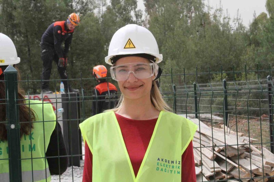 Afad, Antalya’da Oluşturulan Temsili Enkaz Alanında Gönüllü Arama Kurtarma Ekibi Yetiştiriyor