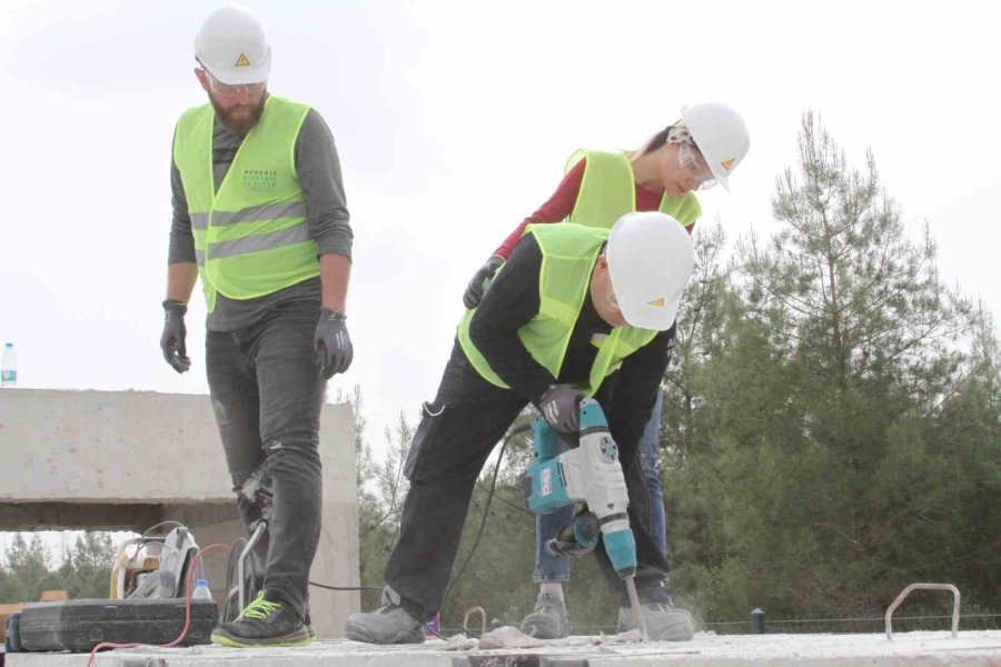 Afad, Antalya’da Oluşturulan Temsili Enkaz Alanında Gönüllü Arama Kurtarma Ekibi Yetiştiriyor