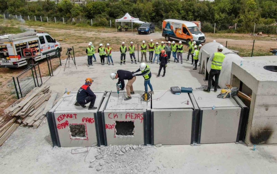 Afad, Antalya’da Oluşturulan Temsili Enkaz Alanında Gönüllü Arama Kurtarma Ekibi Yetiştiriyor