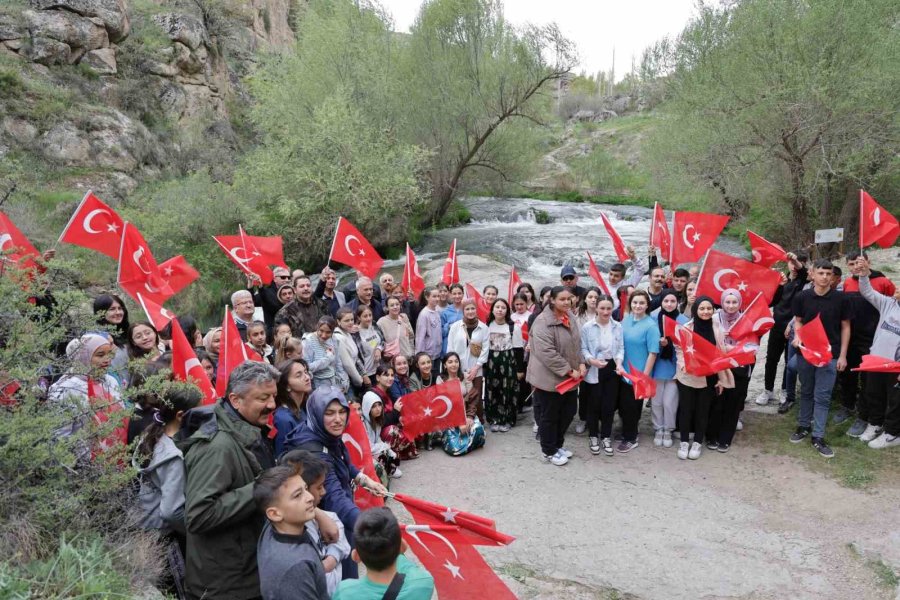 Ihlara Vadisi’nde Turizm Haftası Yürüyüşü
