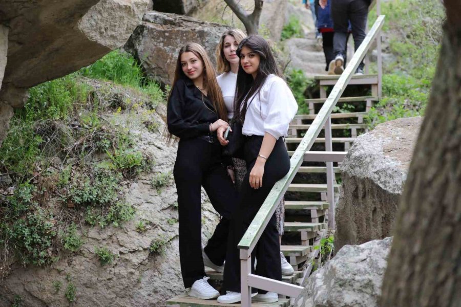 Ihlara Vadisi’nde Turizm Haftası Yürüyüşü