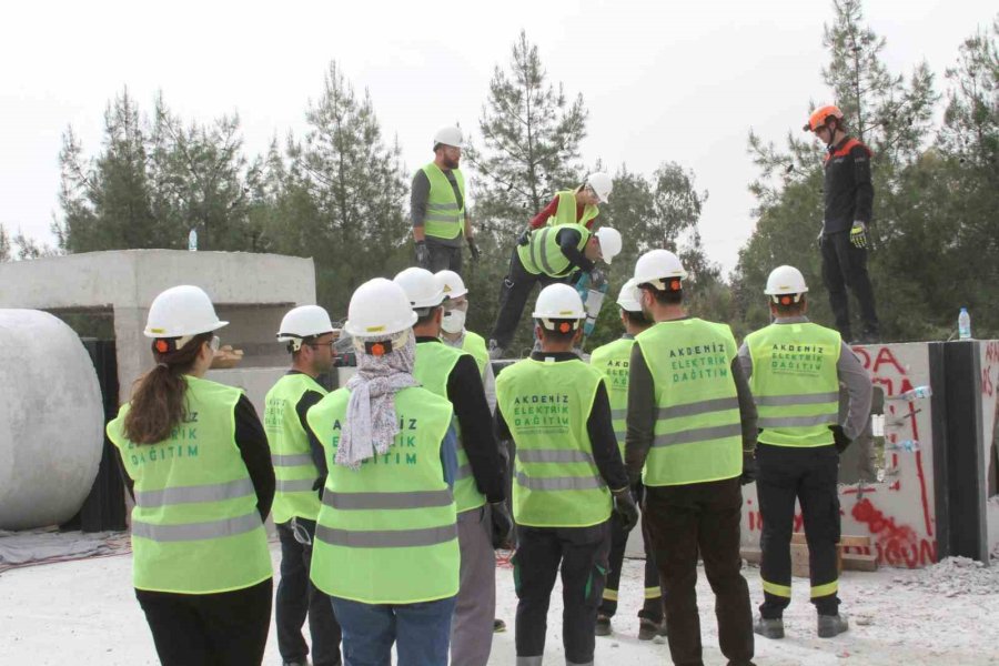 Afad, Antalya’da Oluşturulan Temsili Enkaz Alanında Gönüllü Arama Kurtarma Ekibi Yetiştiriyor