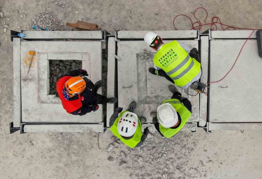 Afad, Antalya’da Oluşturulan Temsili Enkaz Alanında Gönüllü Arama Kurtarma Ekibi Yetiştiriyor