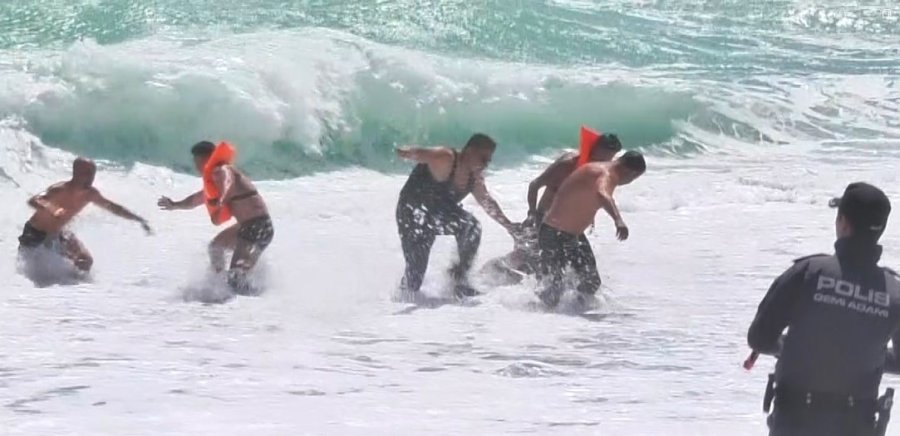 Antalya’da Dev Dalgaların Arasında Can Pazarı