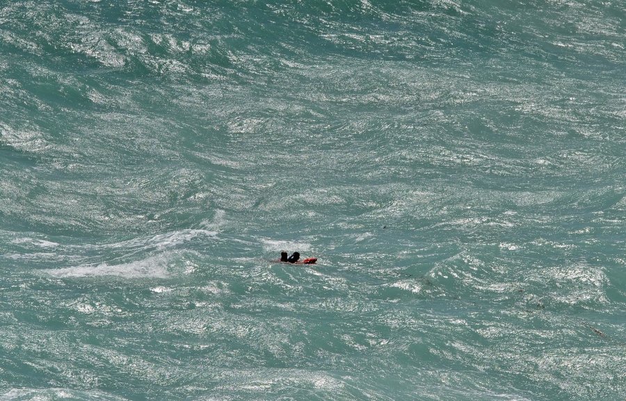 Antalya’da Dev Dalgaların Arasında Can Pazarı