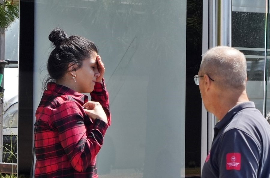 Halk Otobüsü Kırmızı Işıkta Bekleyen Araçlara Daldı: 7 Araç Birbirine Girdi, 8 Yaralı