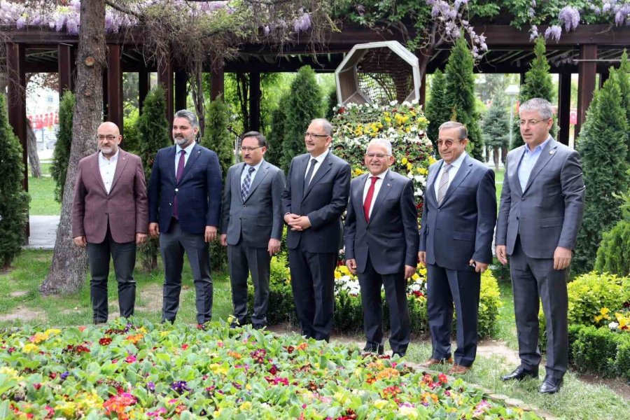Bakan Özhaseki: “istanbul’da 14 Tane Konutu Tedbir Amaçlı Boşalttık”