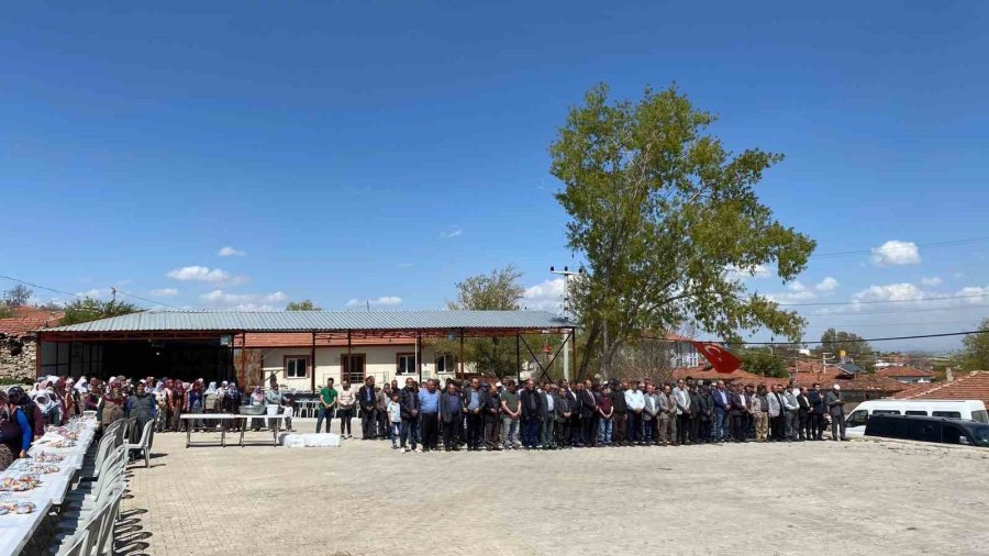 Seyitgazi Cevizli Köylüleri Yağmur Duasına Çıktı