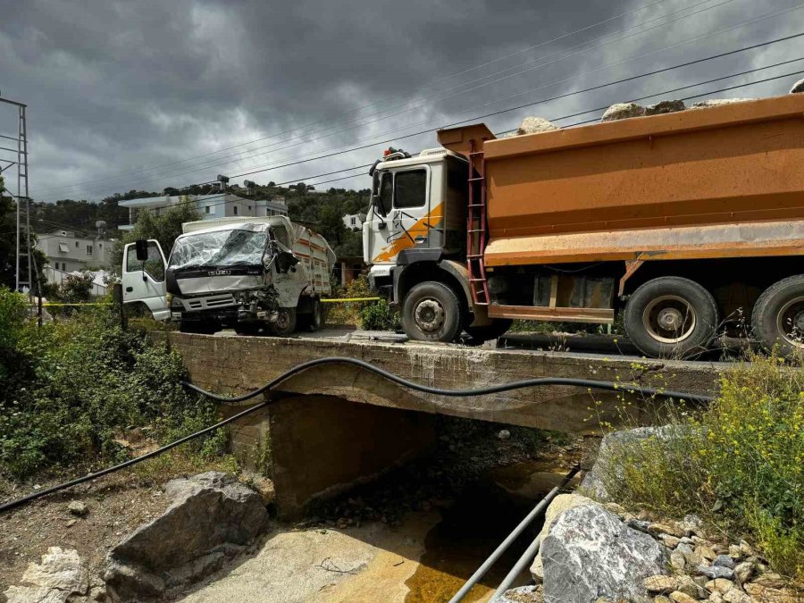 Kamyonetle Kamyon Kafa Kafaya Çarpıştı: 1 Yaralı
