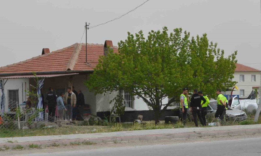 Otomobil Evin Bahçesine Uçtu