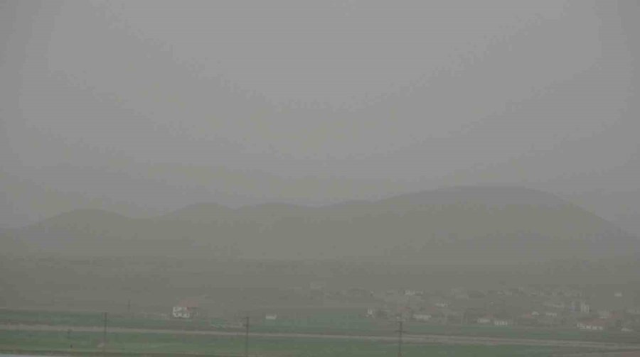 Aksaray’da Fırtına Ve Toz Bulutu Etkili Oluyor