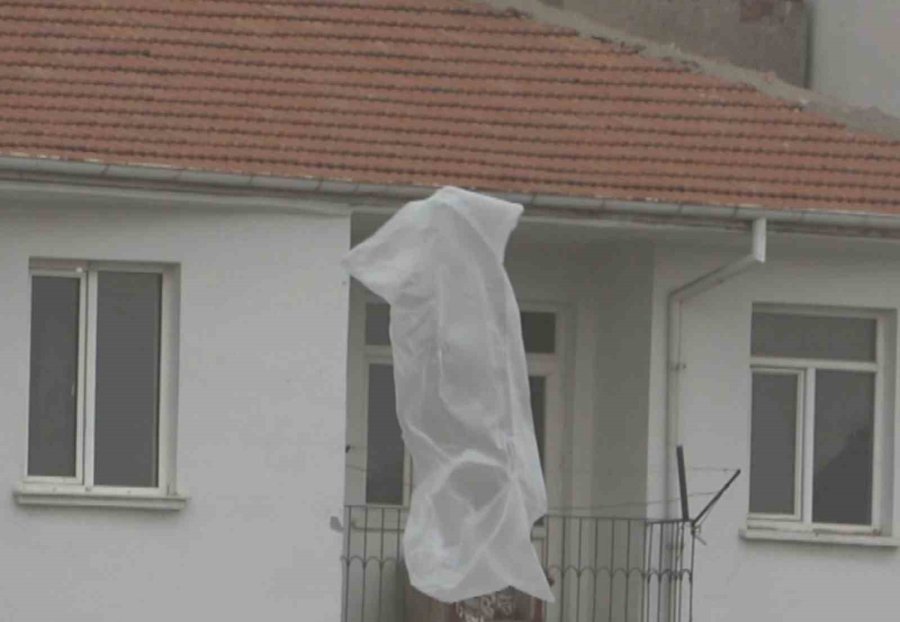 Aksaray’da Fırtına Ve Toz Bulutu Etkili Oluyor