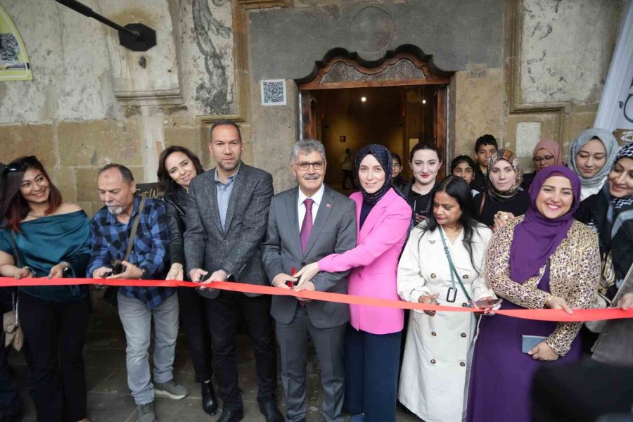Niğde, 8 Ülkeden Sanatçının Orijinal Eserlerinin Yer Aldığı Sergiye Ev Sahipliği Yaptı