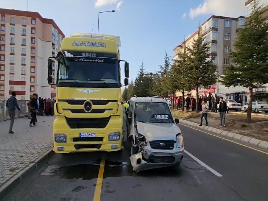 Niğde’de 3 Aracın Karıştığı Kaza Ucuz Atlatıldı