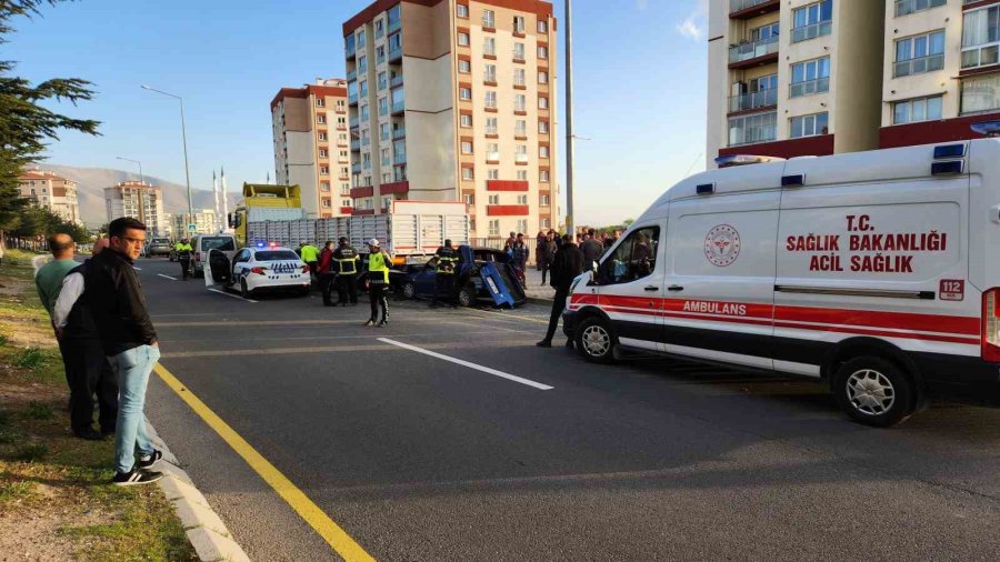 Niğde’de 3 Aracın Karıştığı Kaza Ucuz Atlatıldı