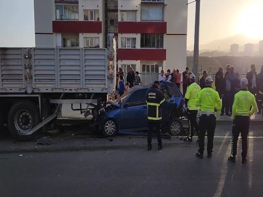 Niğde’de 3 Aracın Karıştığı Kaza Ucuz Atlatıldı