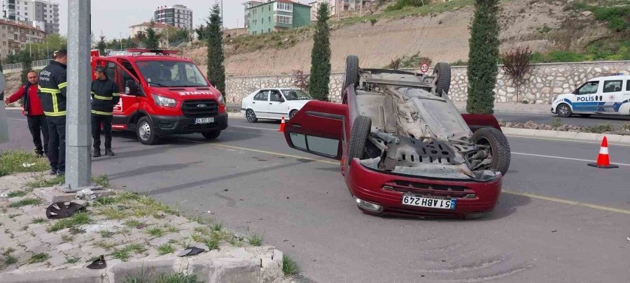 Kontrolden Çıkan Otomobil Takla Attı: 2 Yaralı