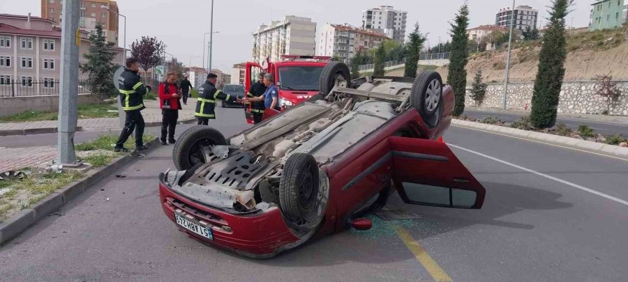 Kontrolden Çıkan Otomobil Takla Attı: 2 Yaralı