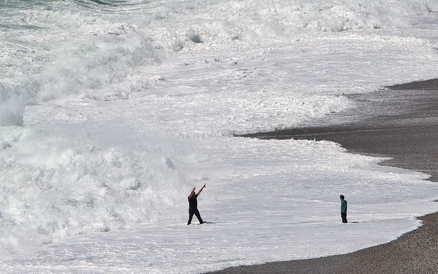 Sarı Kodla Uyarılan Antalya’da Şiddetli Rüzgar Etkili Oluyor